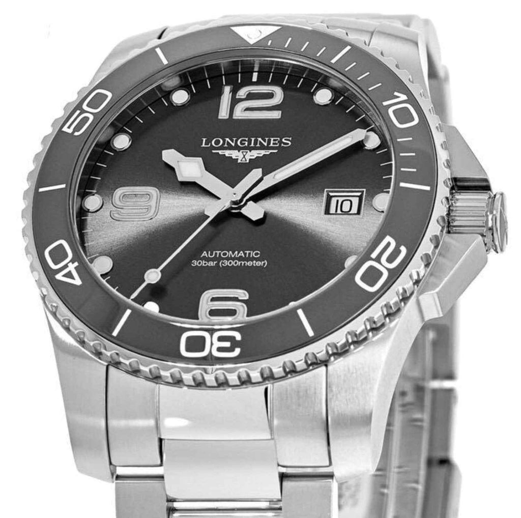 Orologio Longines in acciaio: quadrante grigio scuro con indici e data visibile