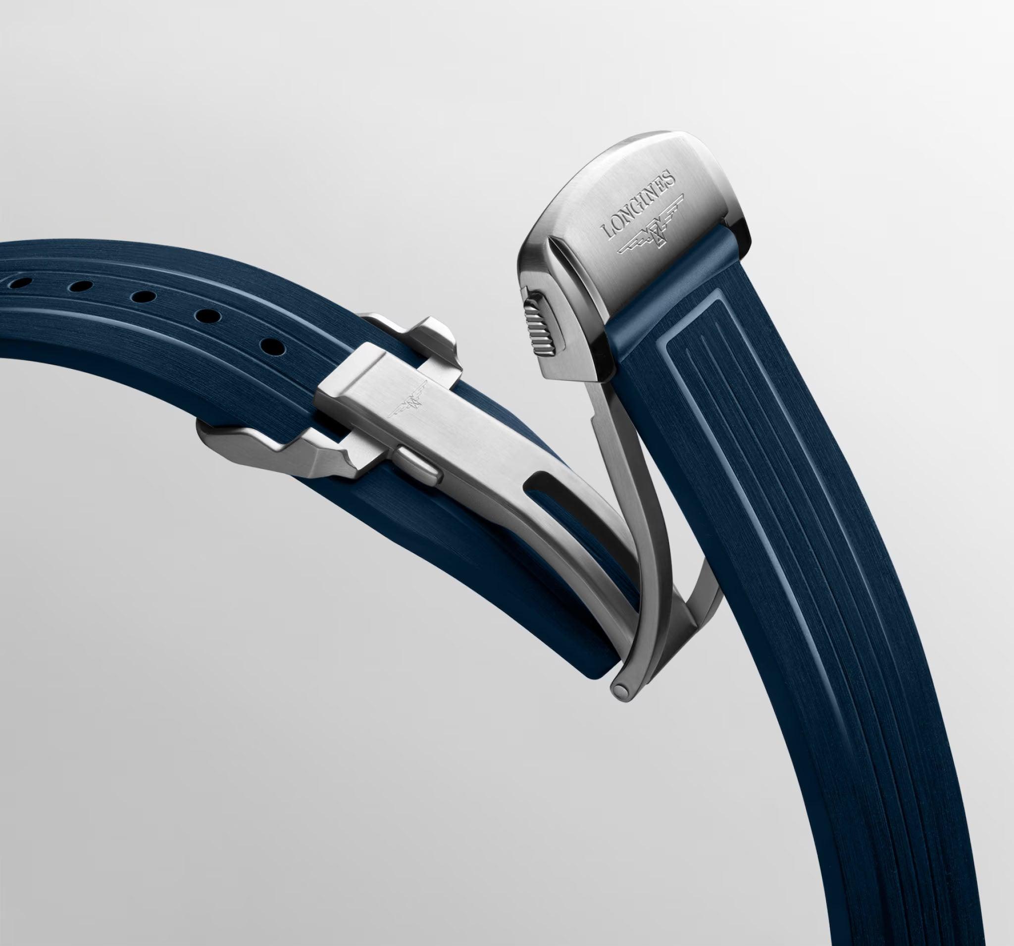 Orologio Longines Hydroconquest GMT 41mm in acciaio con cinturino blu e fibbia