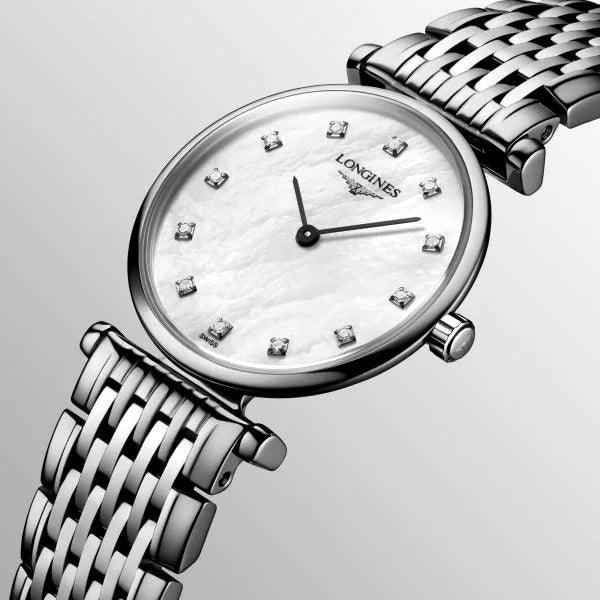Orologio Longines con quadrante madreperla e diamanti su bracciale in acciaio.