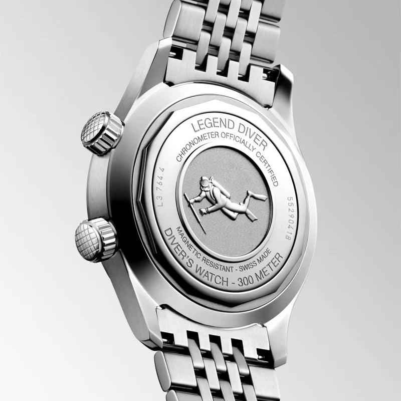Fondello dell’orologio subacqueo con incisione e finiture, bracciale in acciaio