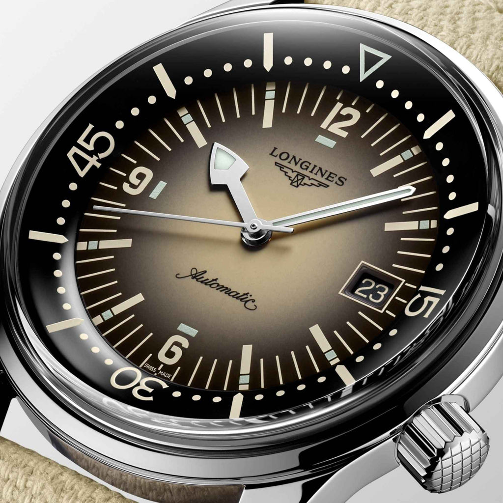 Orologio Longines con quadrante nero, indici luminescenti e data sul 23, cassa acciaio