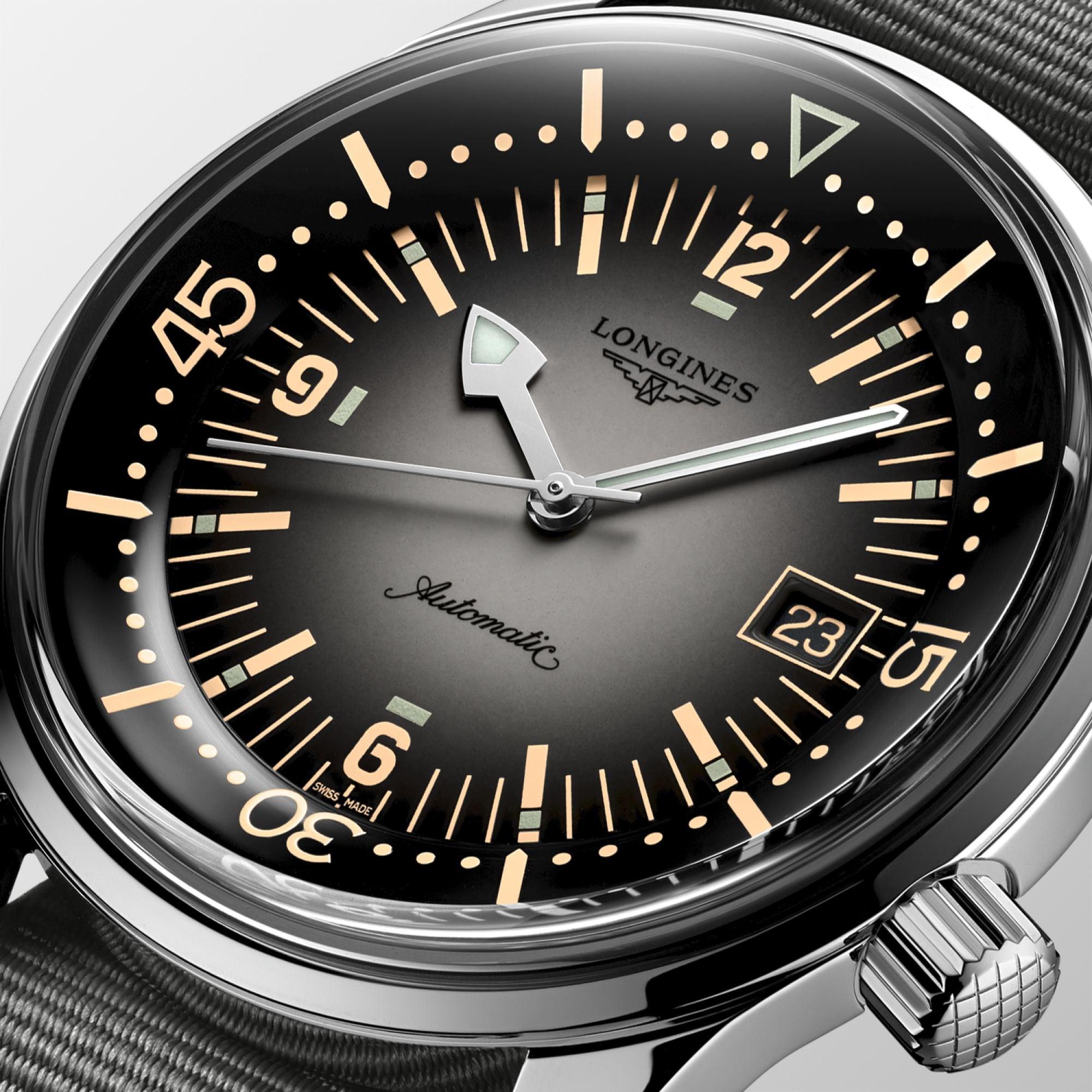 Orologio automatico subacqueo 42 mm con quadrante scuro, indici e datario