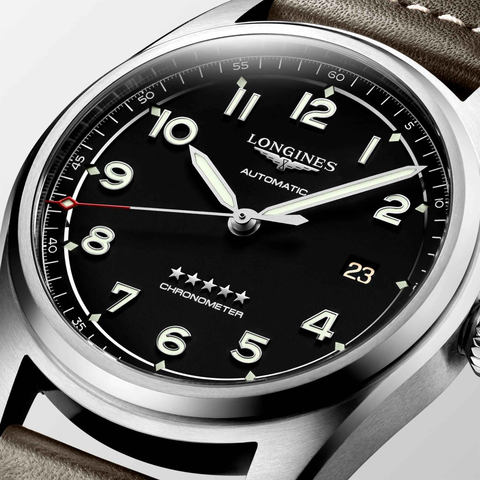 Orologio Longines Spirit con quadrante nero, indici luminescenti e data