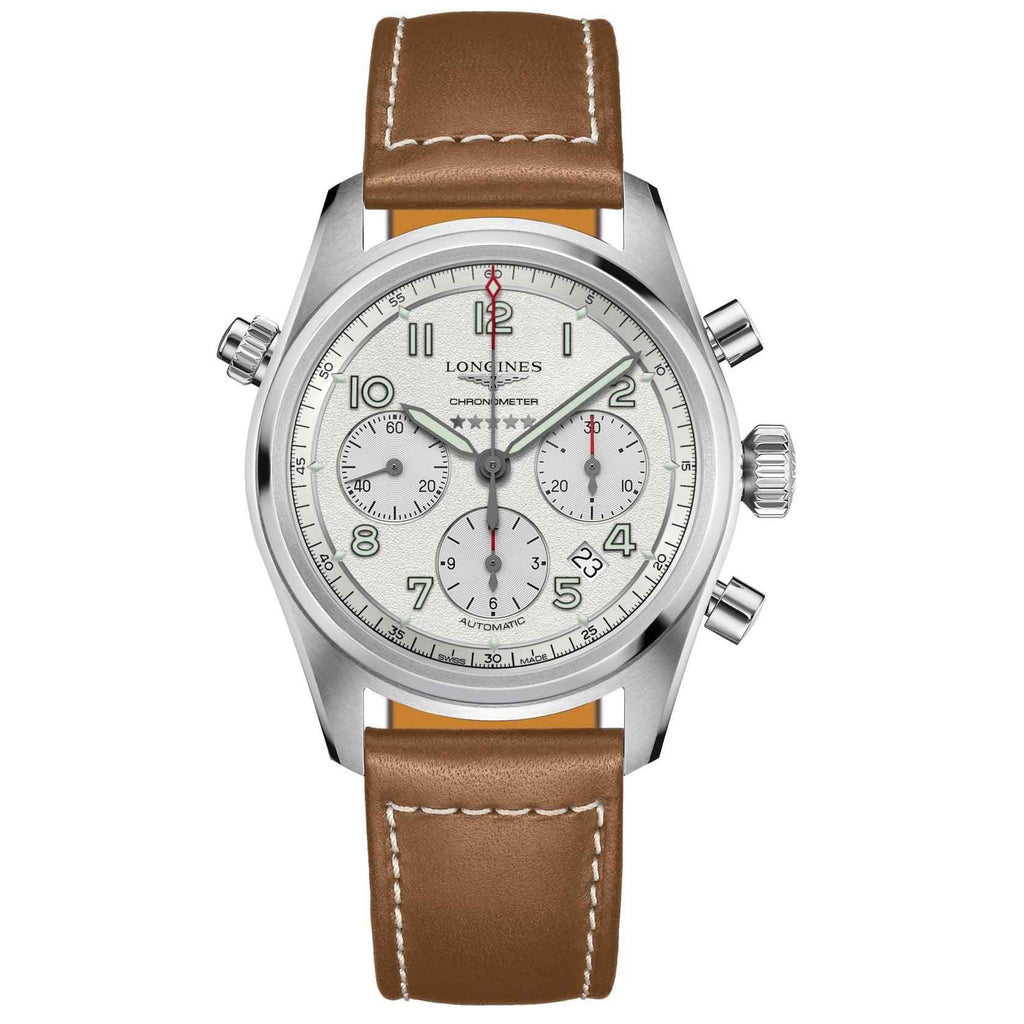 Orologio automatico con quadrante argento e cinturino in pelle marrone, cassa in acciaio.
