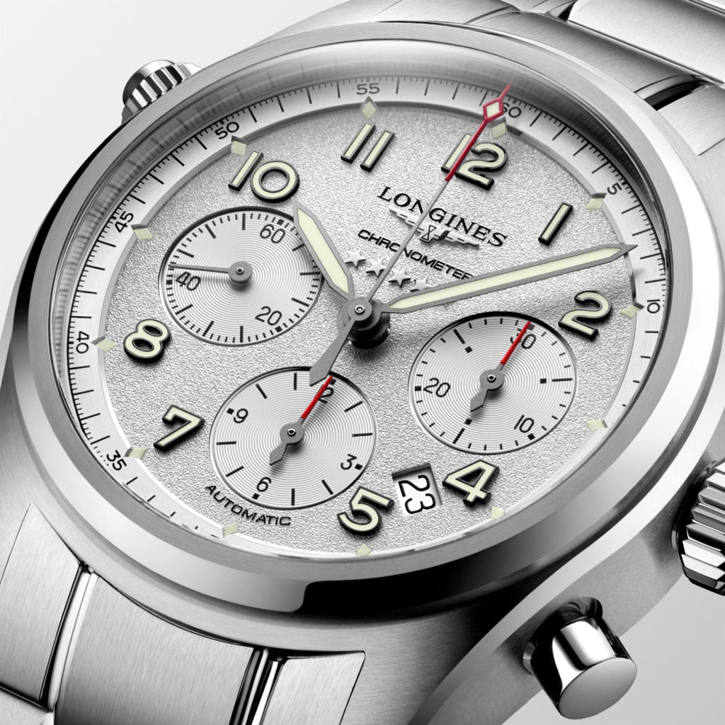 Orologio automatico Longines Spirit 42 mm argento con quadrante cronografo e indici.