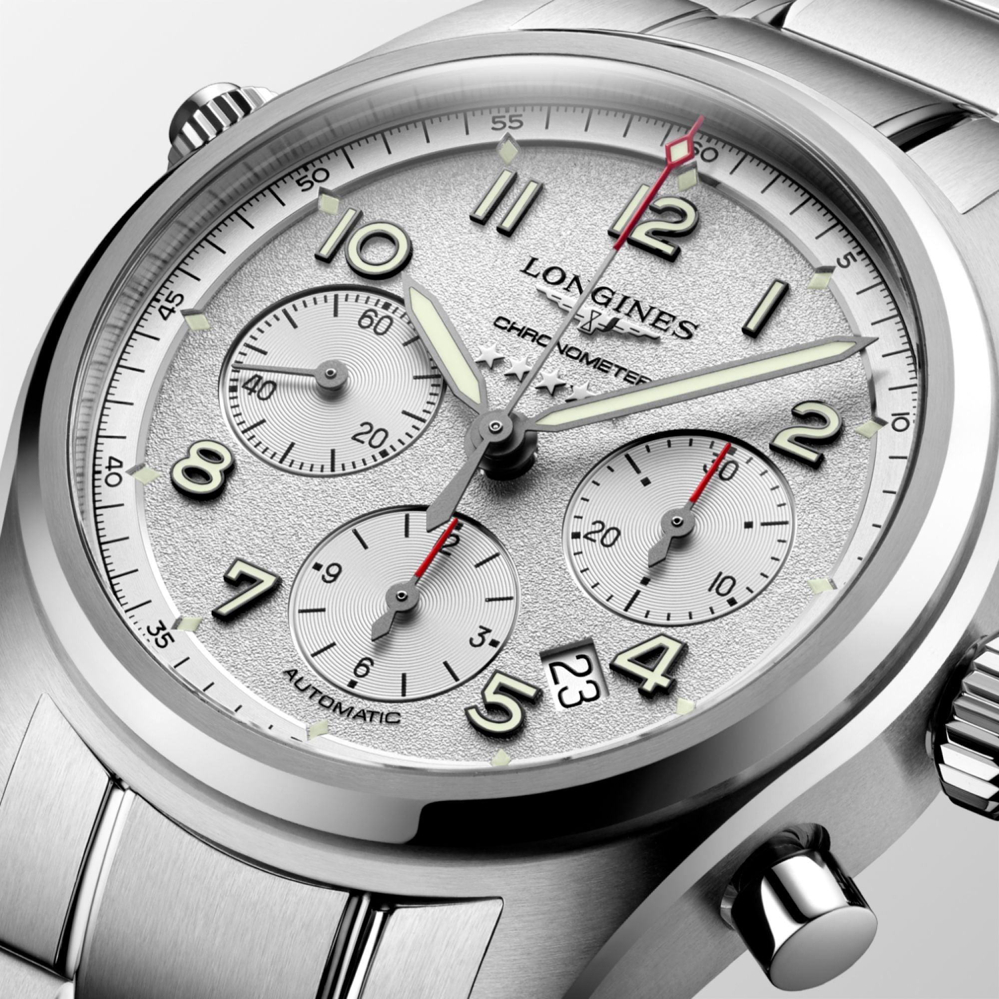 Orologio automatico Longines Spirit 42 mm argento con quadrante cronografo e indici.