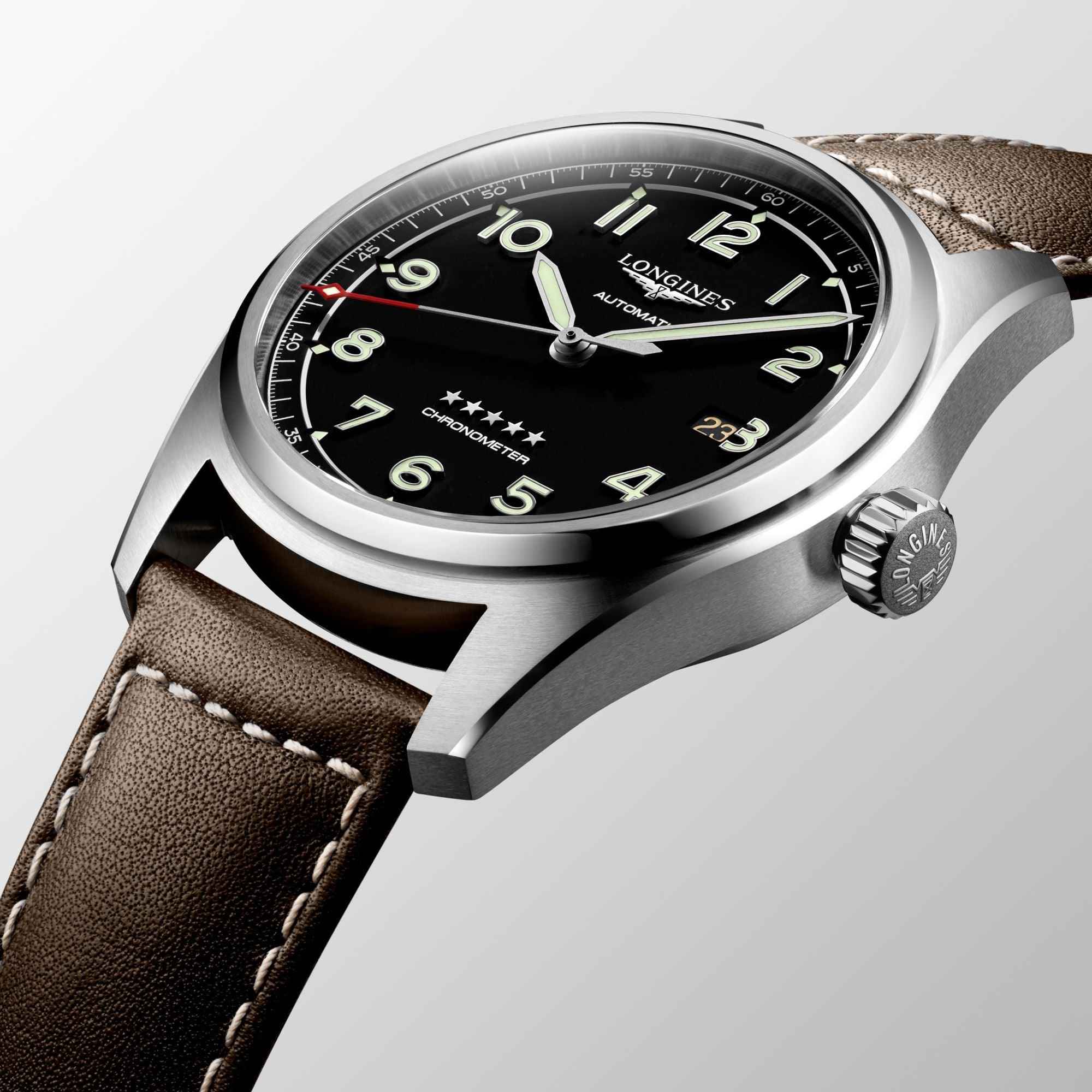 Orologio automatico con quadrante nero, cassa acciaio e cinturino in pelle marrone