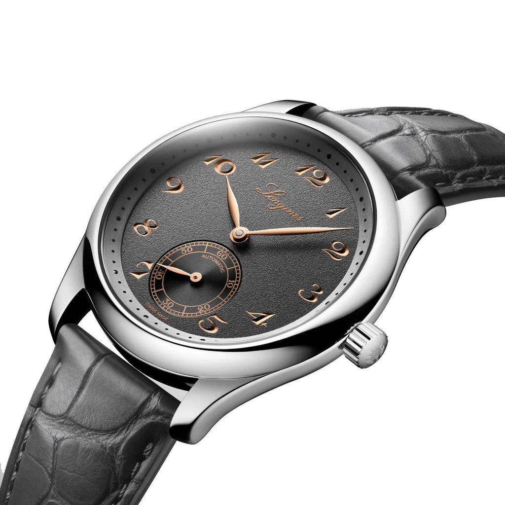 Orologio con quadrante antracite opaco, cinturino in pelle nera e indici dorati, cassa acciaio