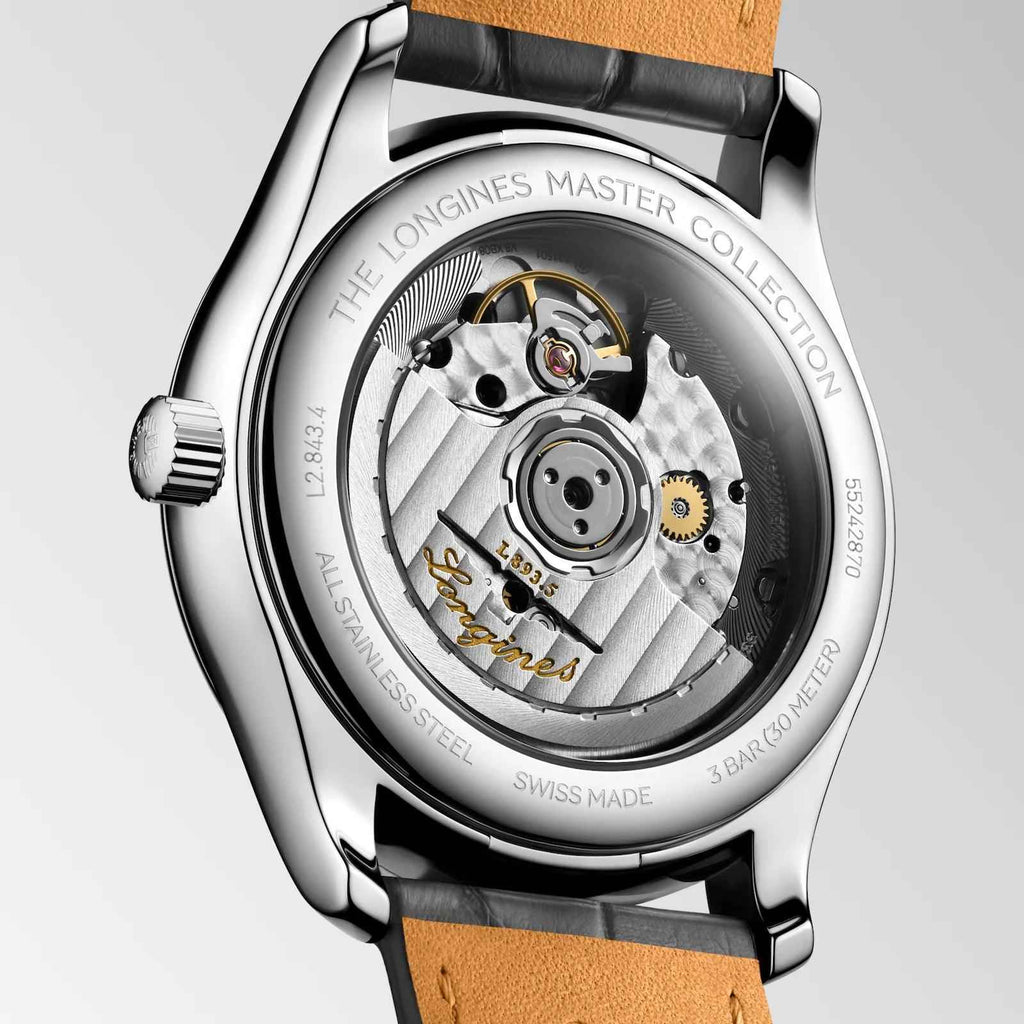 Retro dell’orologio con movimento a vista, cassa acciaio e cinturino in pelle marrone