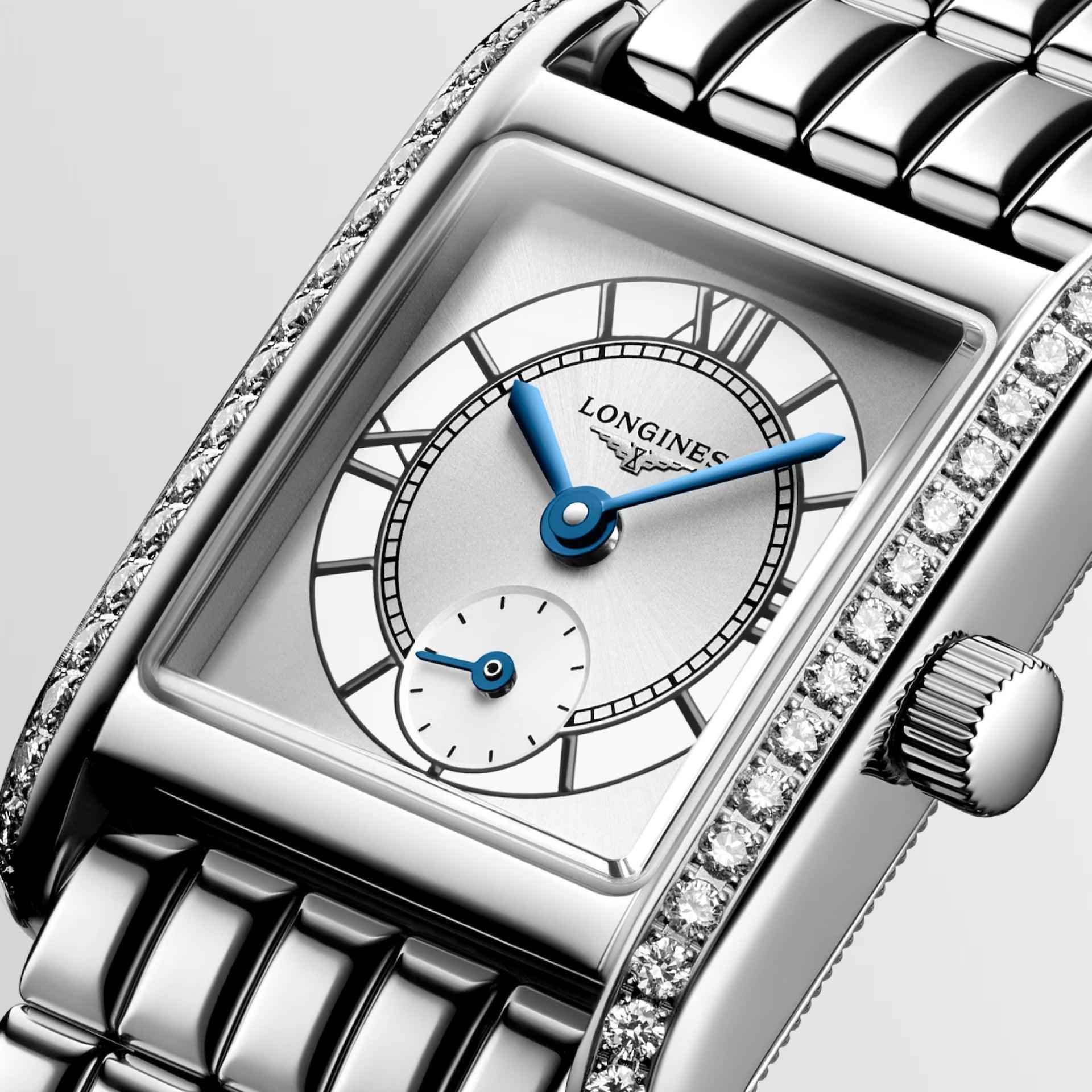 Orologio rettangolare con quadrante argentato, lancette blu e lunetta con diamanti