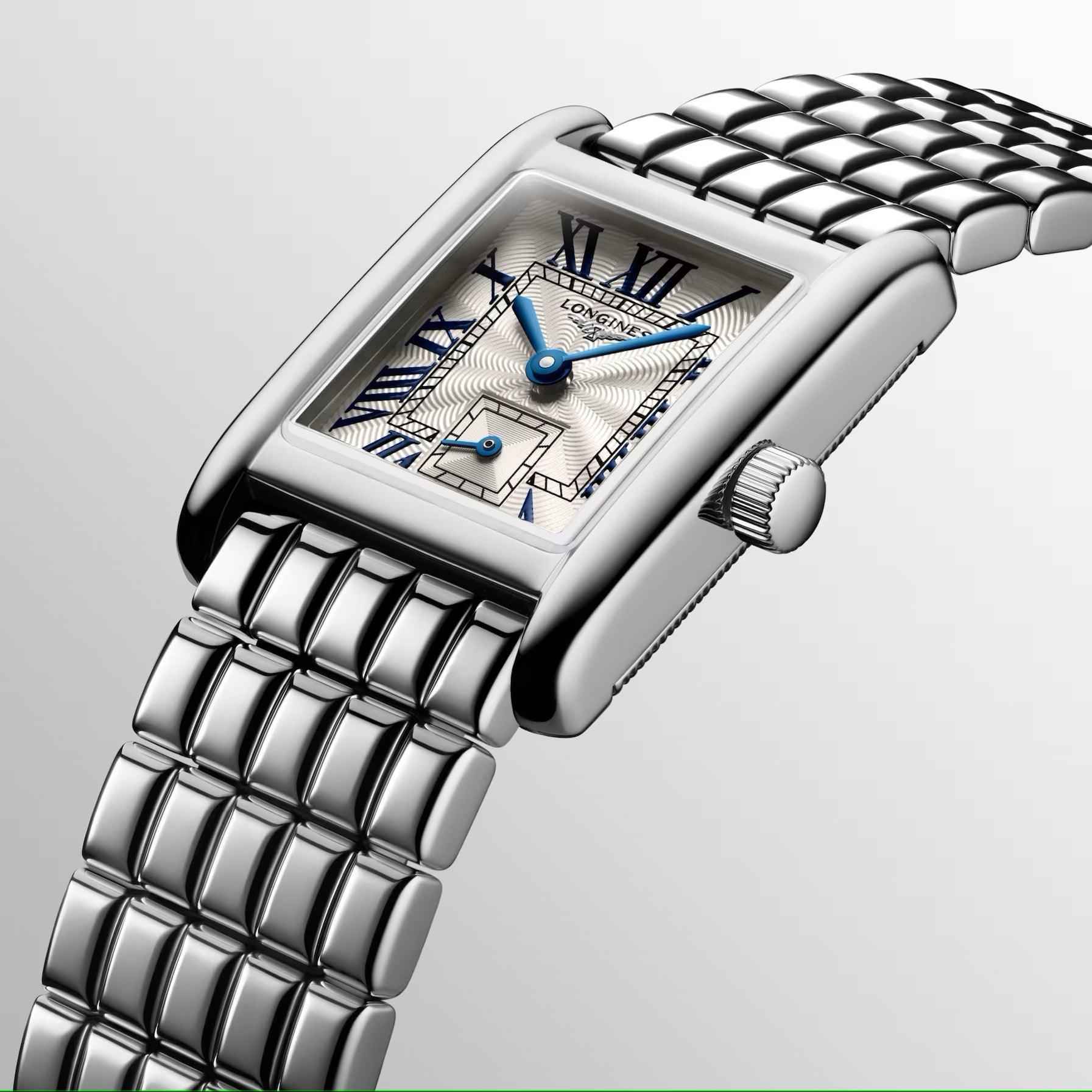 Orologio rettangolare con quadrante blu a numeri romani e bracciale metallico in acciaio