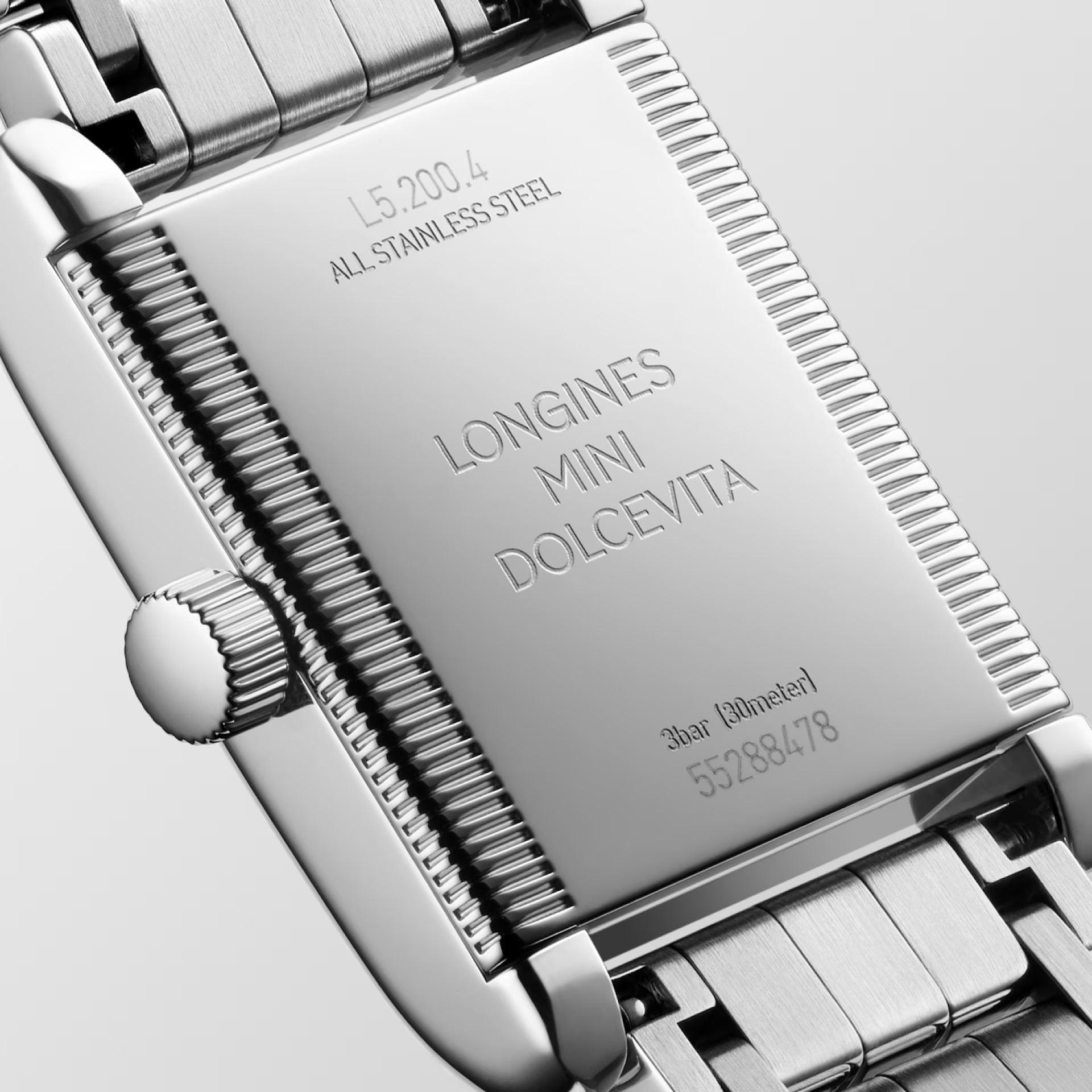 Orologio Longines Mini DolceVita argento con quadrante rettangolare su bracciale d'acciaio.
