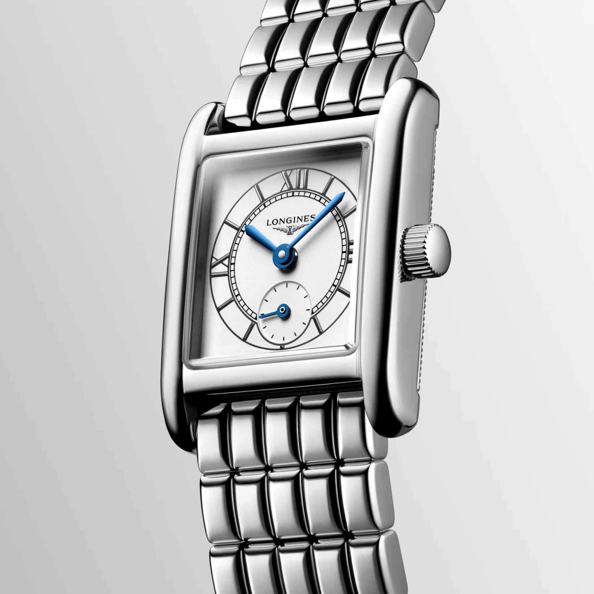 Orologio Longines Dolcevita mini con cassa rettangolare argento e cinturino d’acciaio