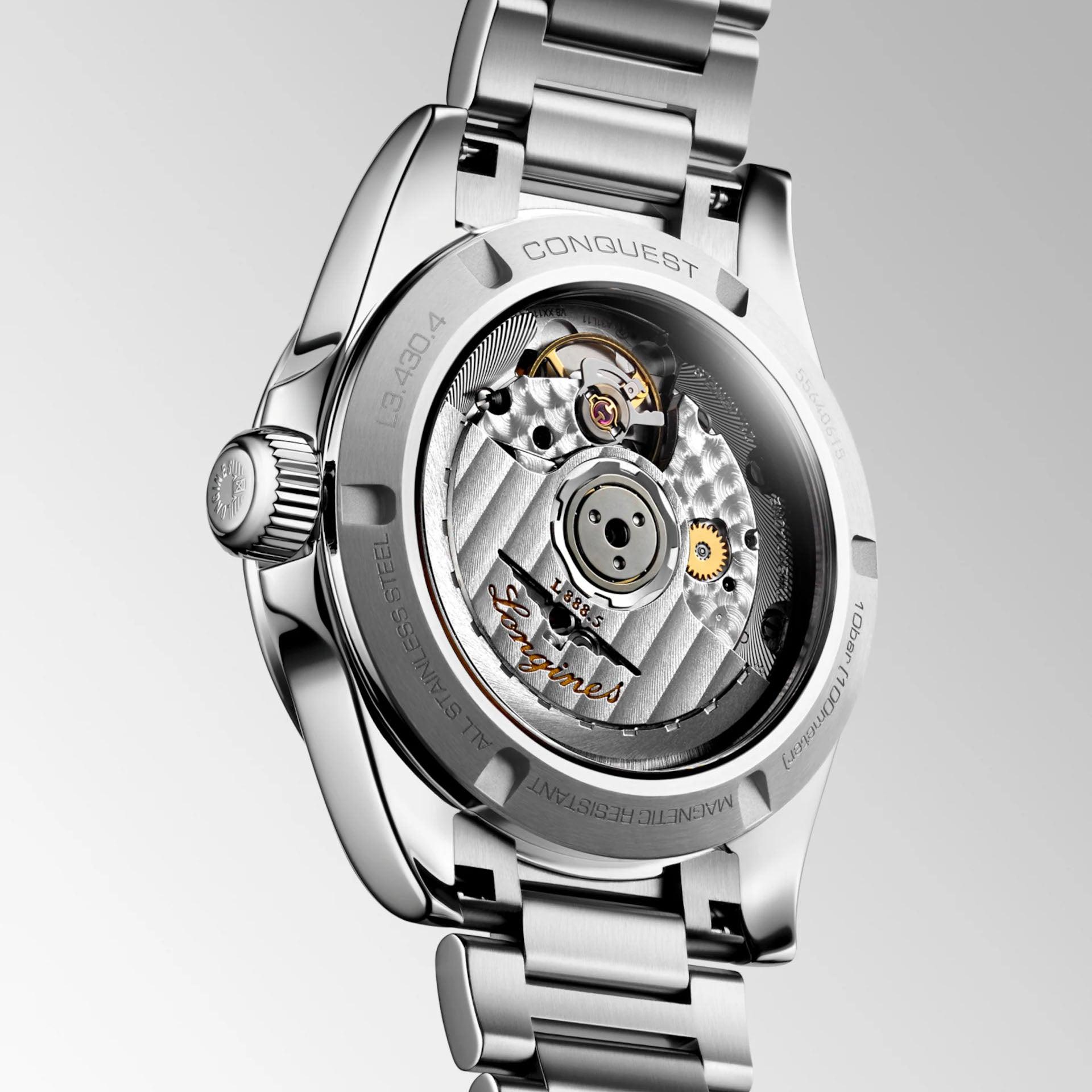 Orologio Longines New Conquest in acciaio con fondello a vista e bracciale a maglie