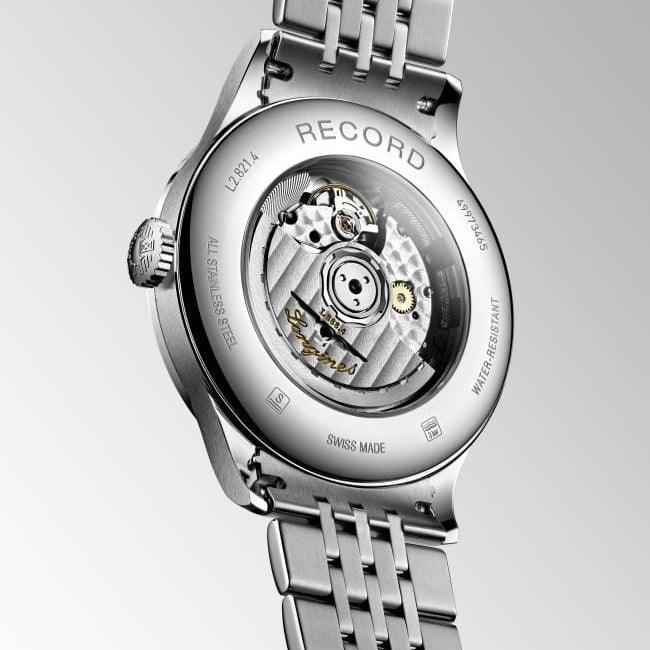 Fondello trasparente e movimento visibile dell’orologio Longines Record, bracciale acciaio
