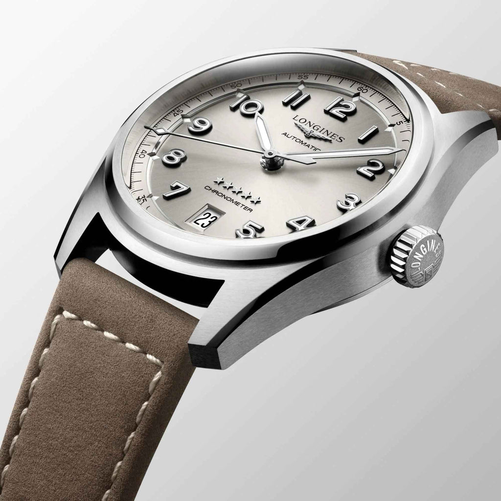 Orologio acciaio con quadrante champagne, indici e lancette nere, cinturino marrone