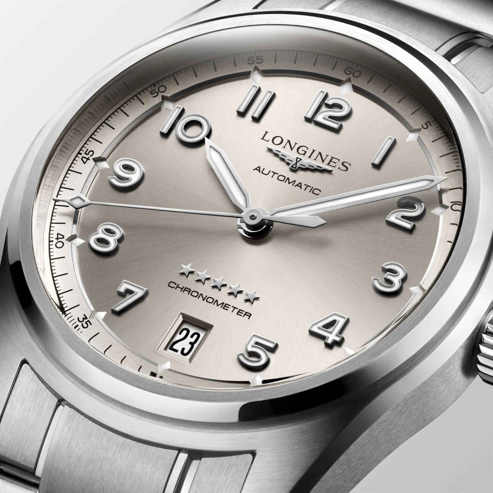 Orologio Longines Spirit automatico con quadrante champagne e datario 23