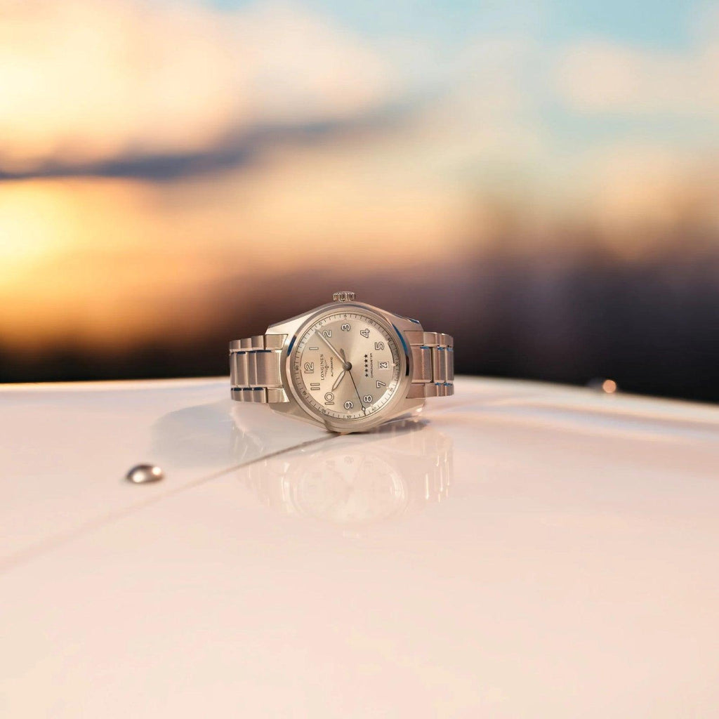Orologio automatico Longines Spirit 37 mm in acciaio con quadrante champagne su superficie
