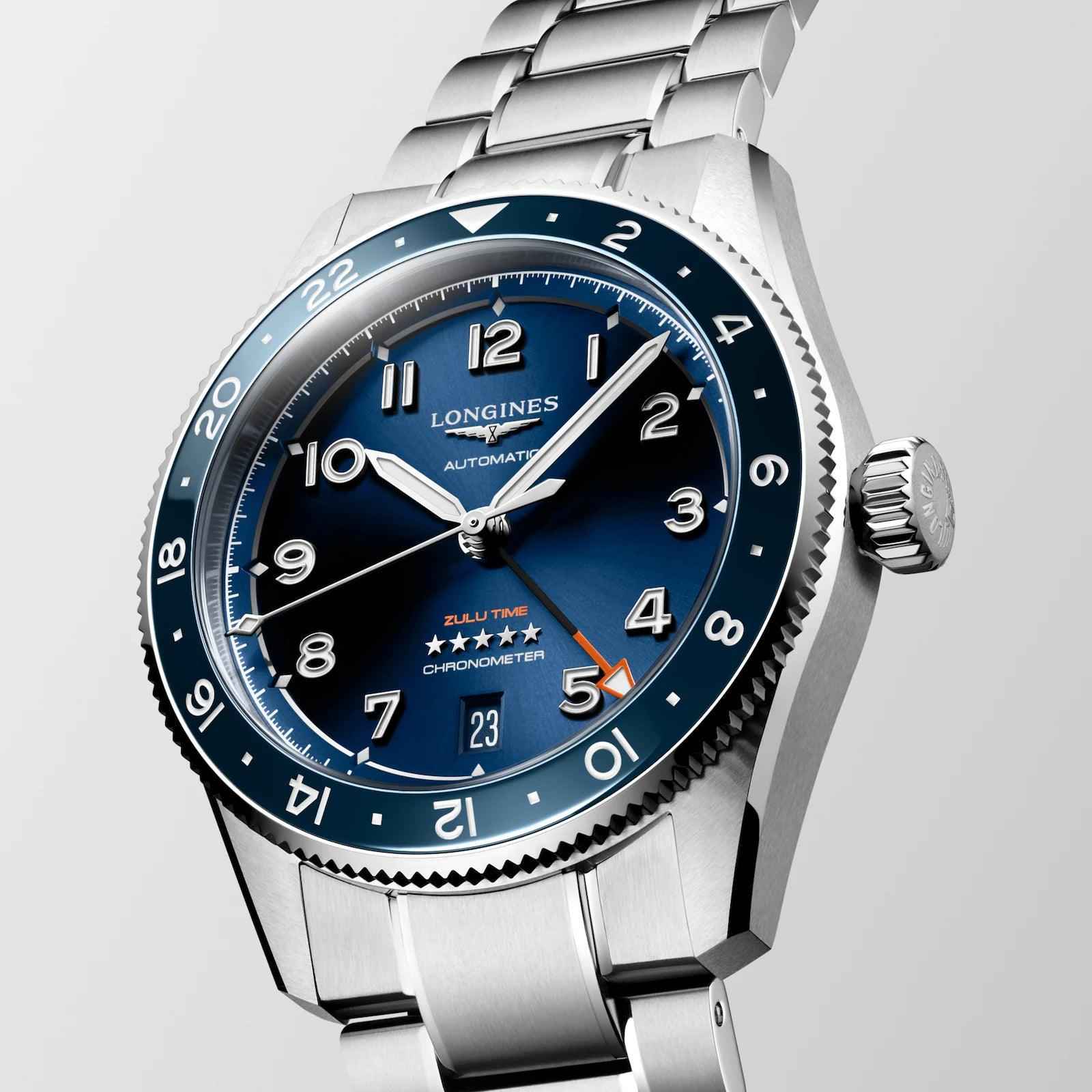 Orologio Longines Spirit blu in acciaio con lunetta dentellata, corona e bracciale maglie