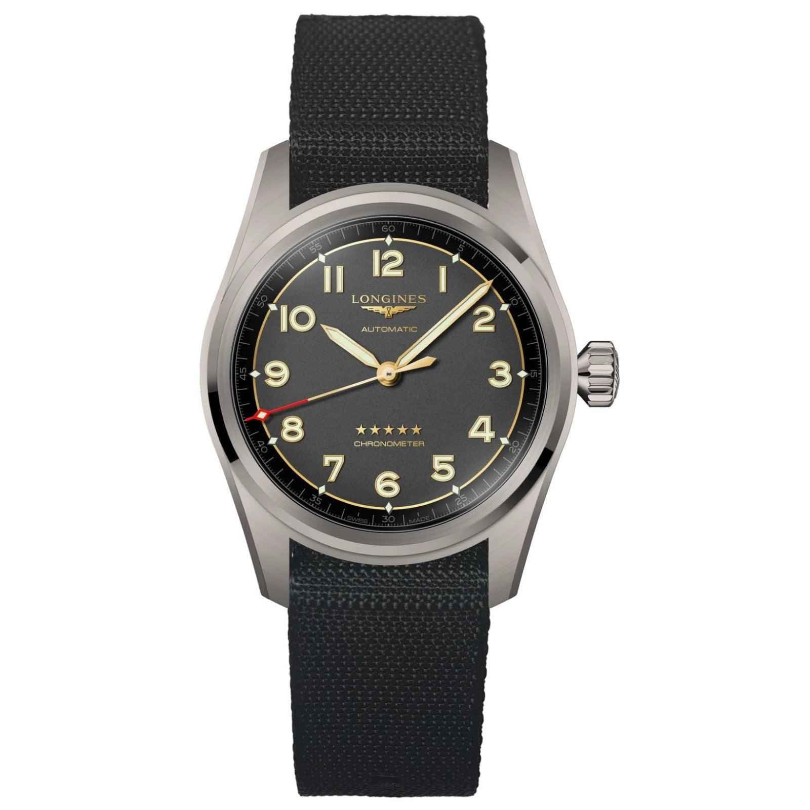 Orologio automatico con quadrante nero, indici dorati e cinturino in tessuto nero