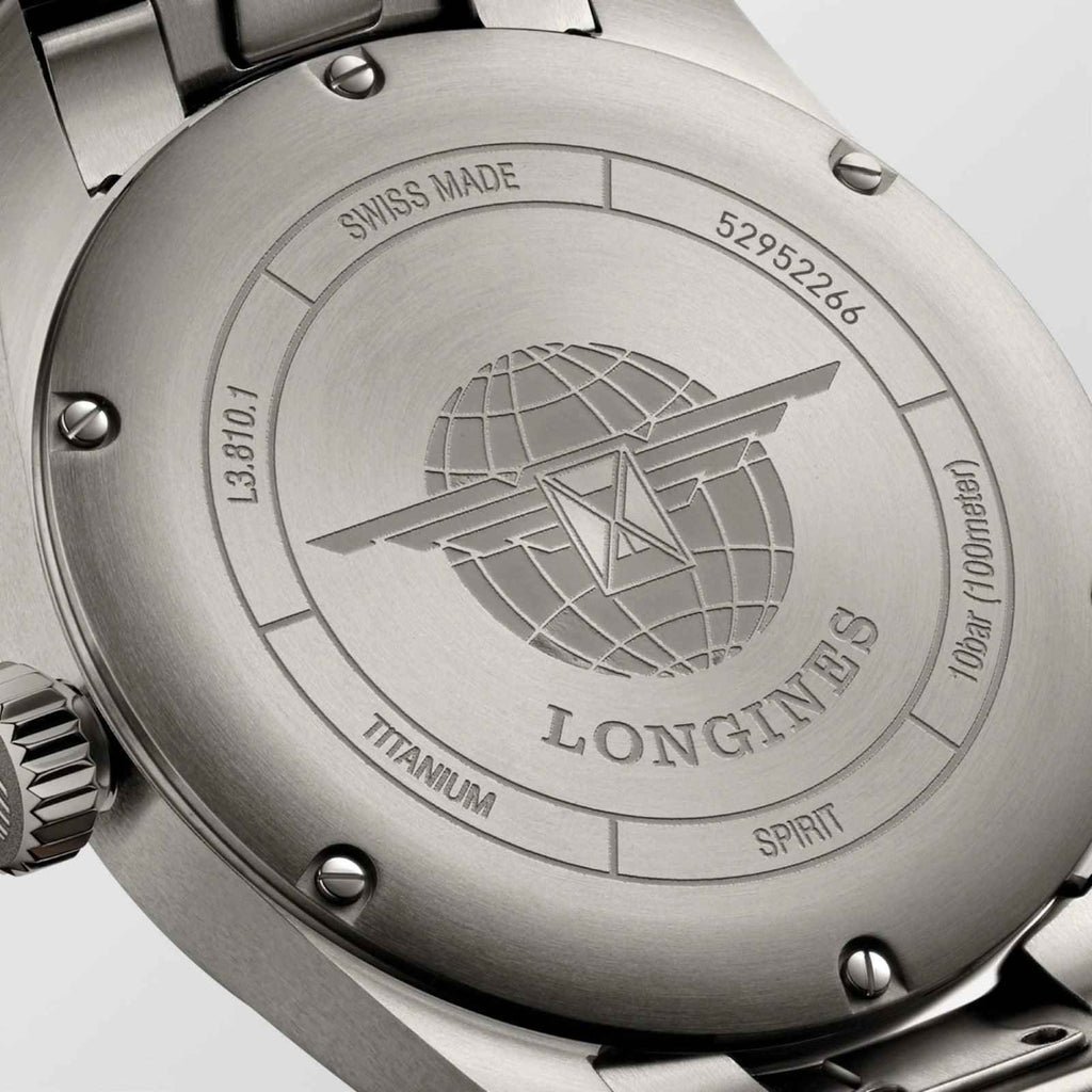 Fondello dell’orologio Spirit con incisione aereo e scritta LONGINES in titanio