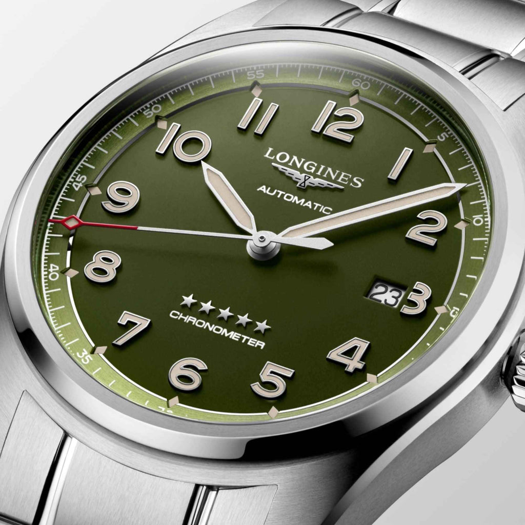 Quadrante verde opaco Longines Spirit 42 mm automatico con datario e indici