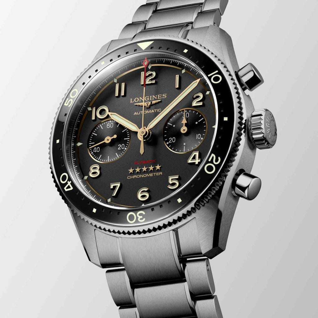 Orologio Longines Spirit Flyback 42mm con quadrante nero e dettagli dorati, bracciale titanio