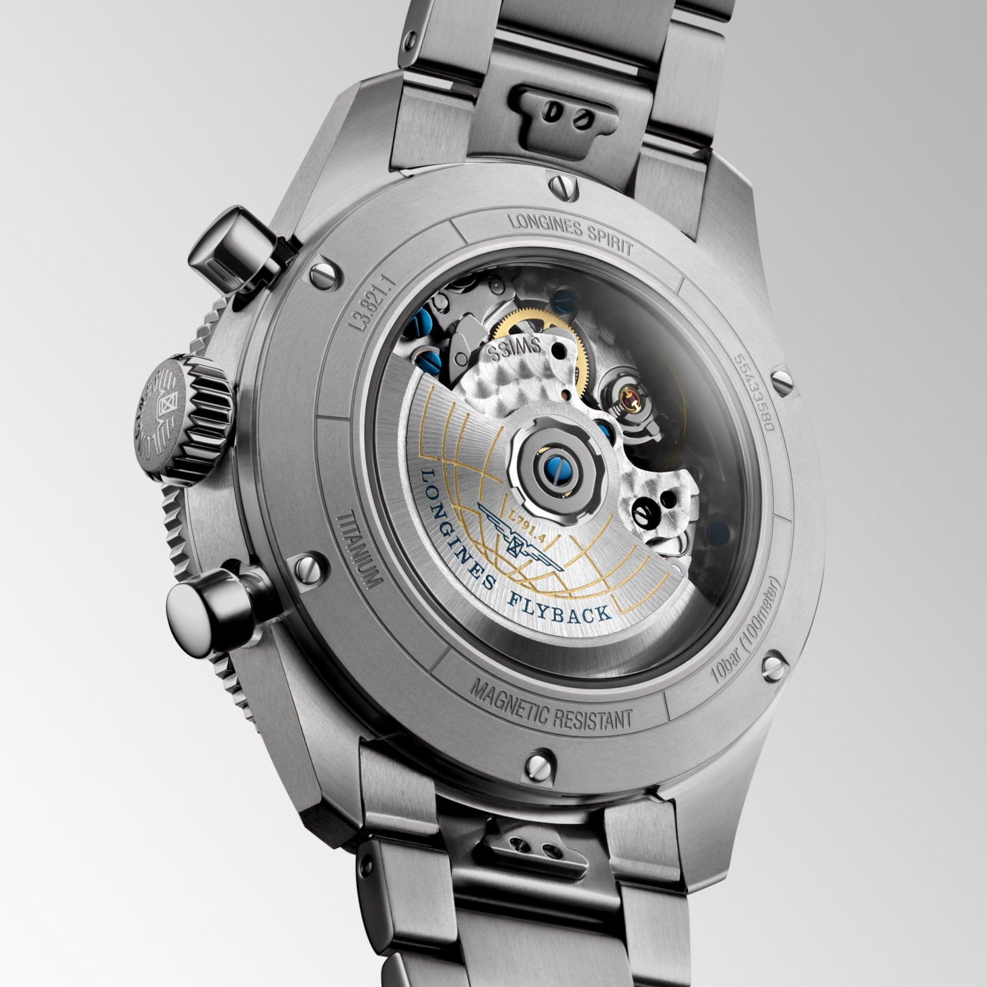 Orologio Longines con cassa in titanio e quadrante con meccanismo visibile