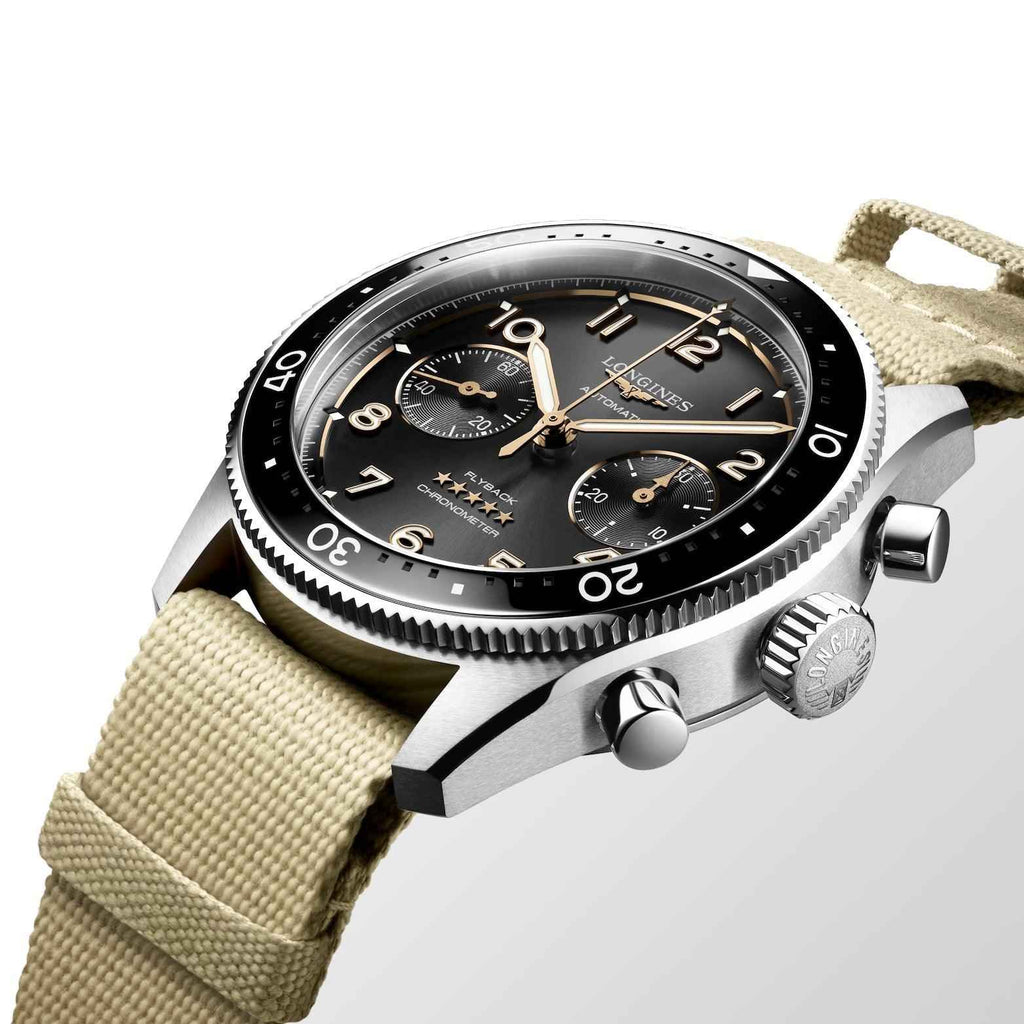Orologio automatico con quadrante nero, lunetta tachimetrica e cinturino in tessuto beige