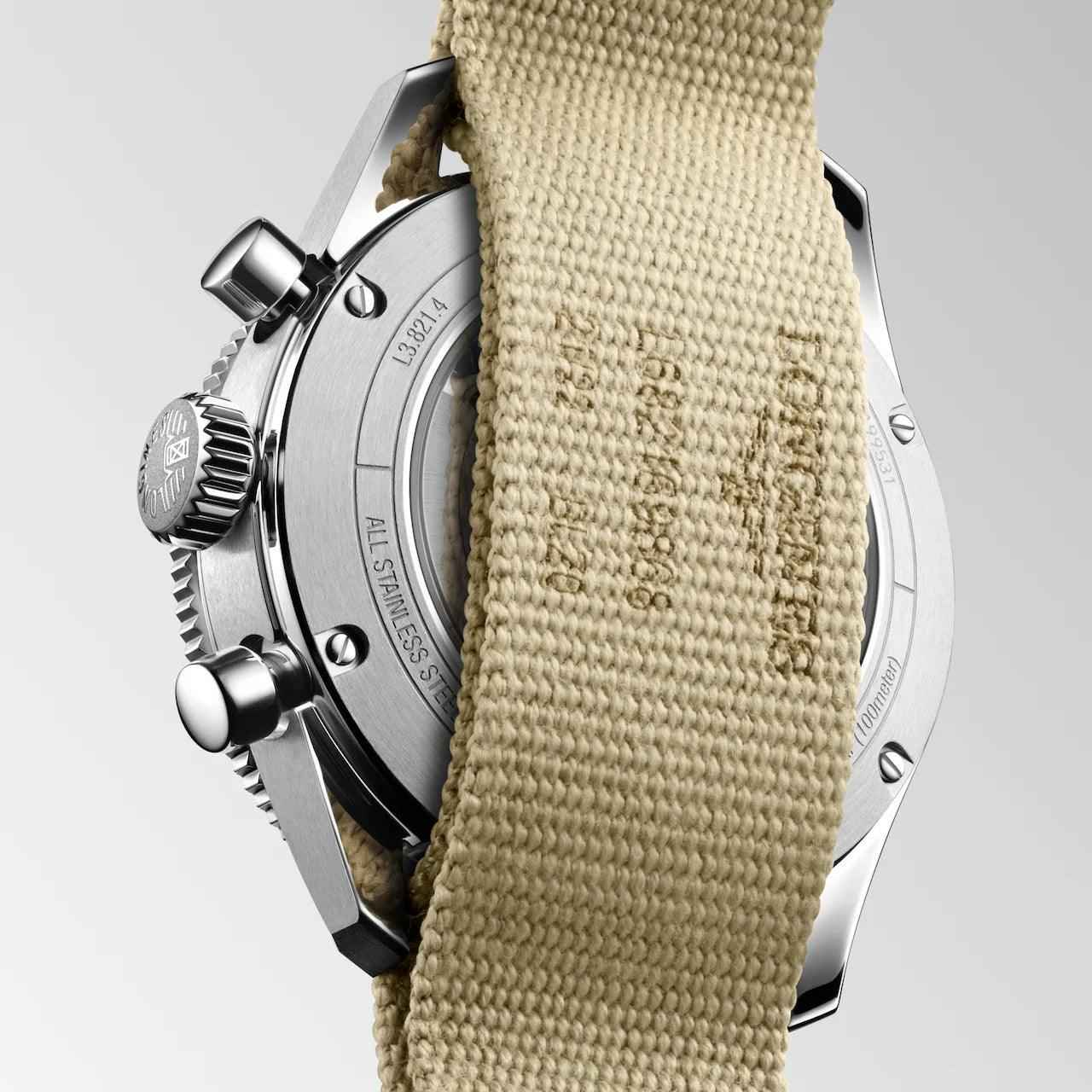 Orologio automatico in acciaio con fondello inciso e cinturino in tessuto beige