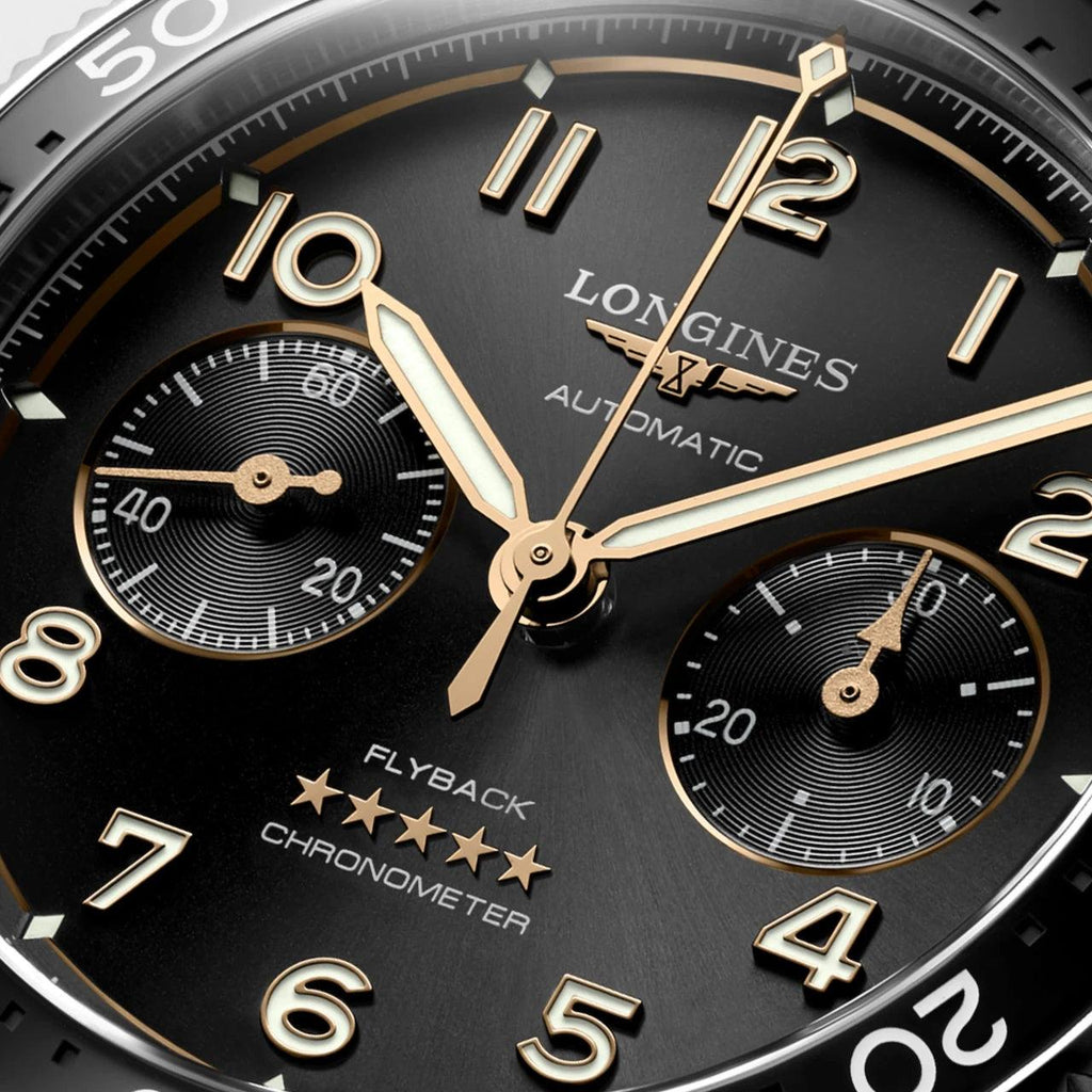 Quadrante nero dell’orologio Longines automatico con dettagli cronografo Flyback