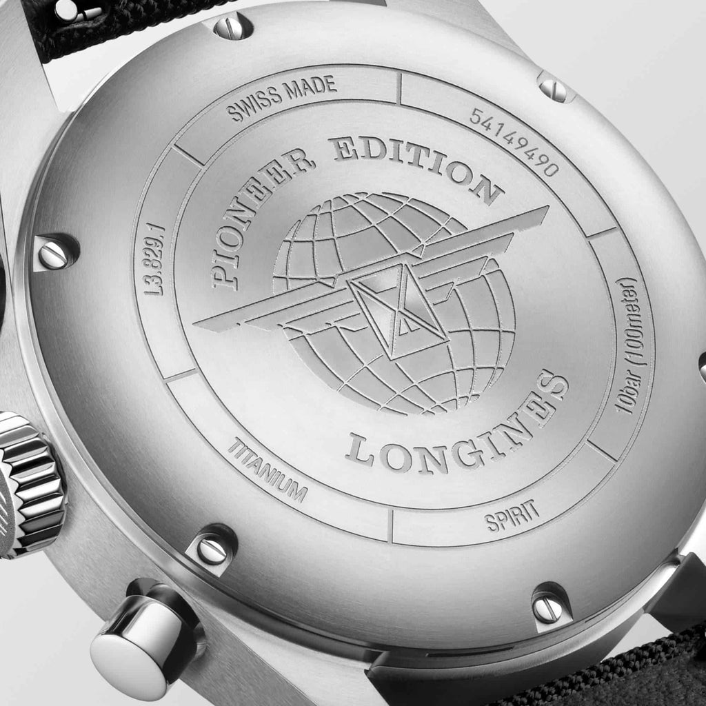 Fondo cassa in titanio con incisione 'Pioneer Edition' e 'SWISS MADE'