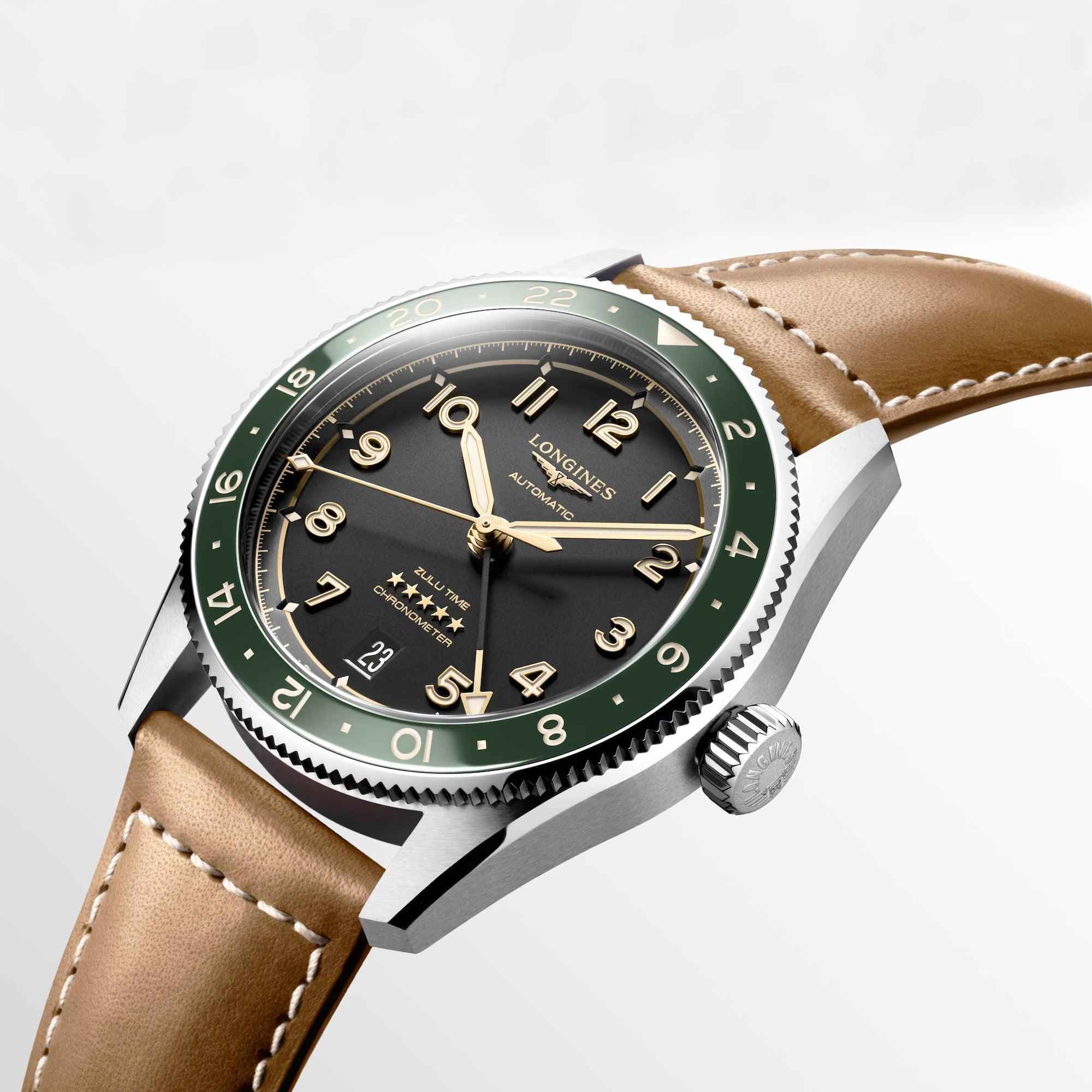 Orologio Longines con quadrante nero, ghiera verde e bracciale in pelle marrone