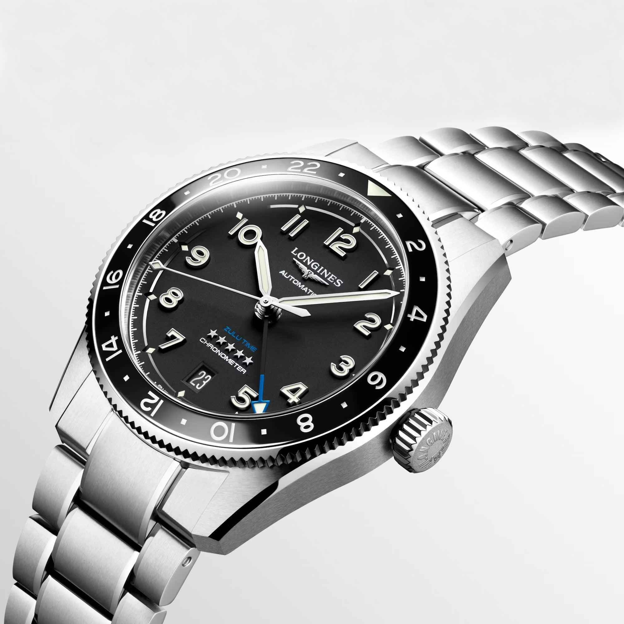 Orologio Longines in acciaio con quadrante nero Zulu Time e corona zigrinata