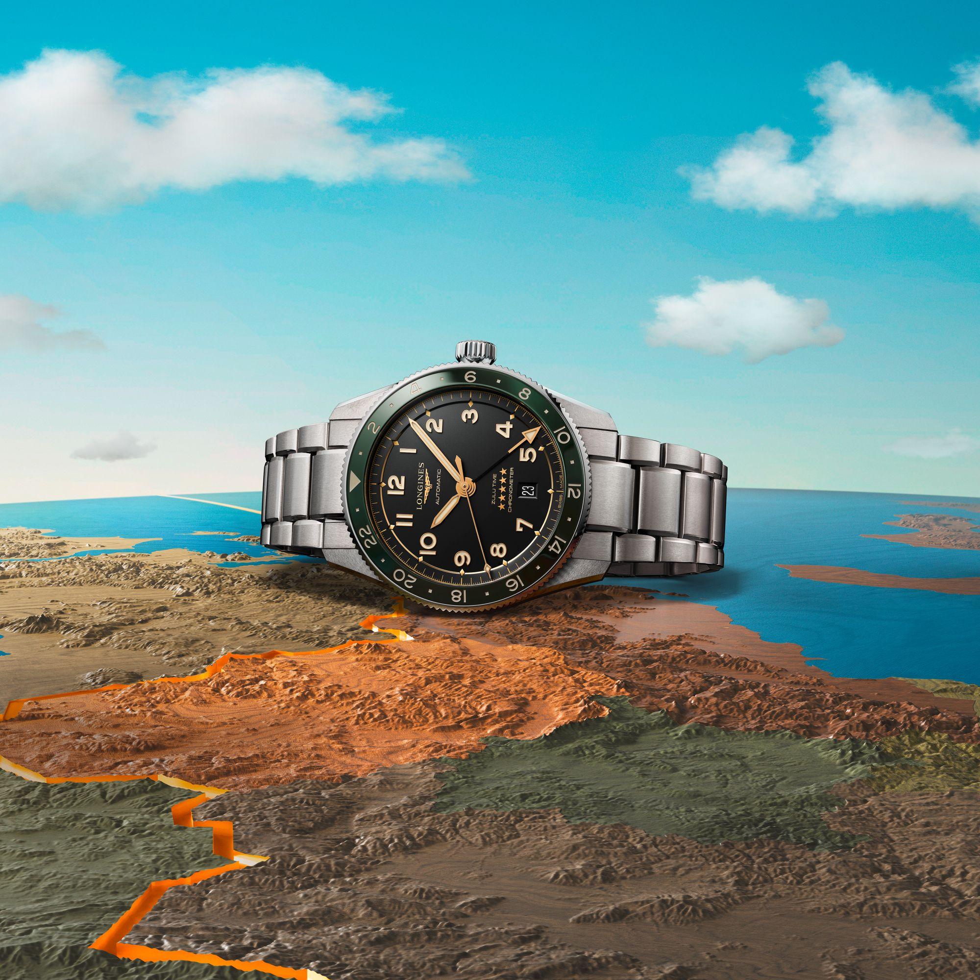 Orologio automatico con quadrante nero e indici verdi, cassa e bracciale in acciaio