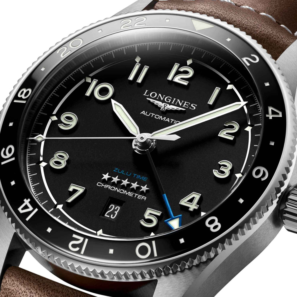 Orologio Longines con quadrante nero Zulu Time, indici grandi e cinturino marrone