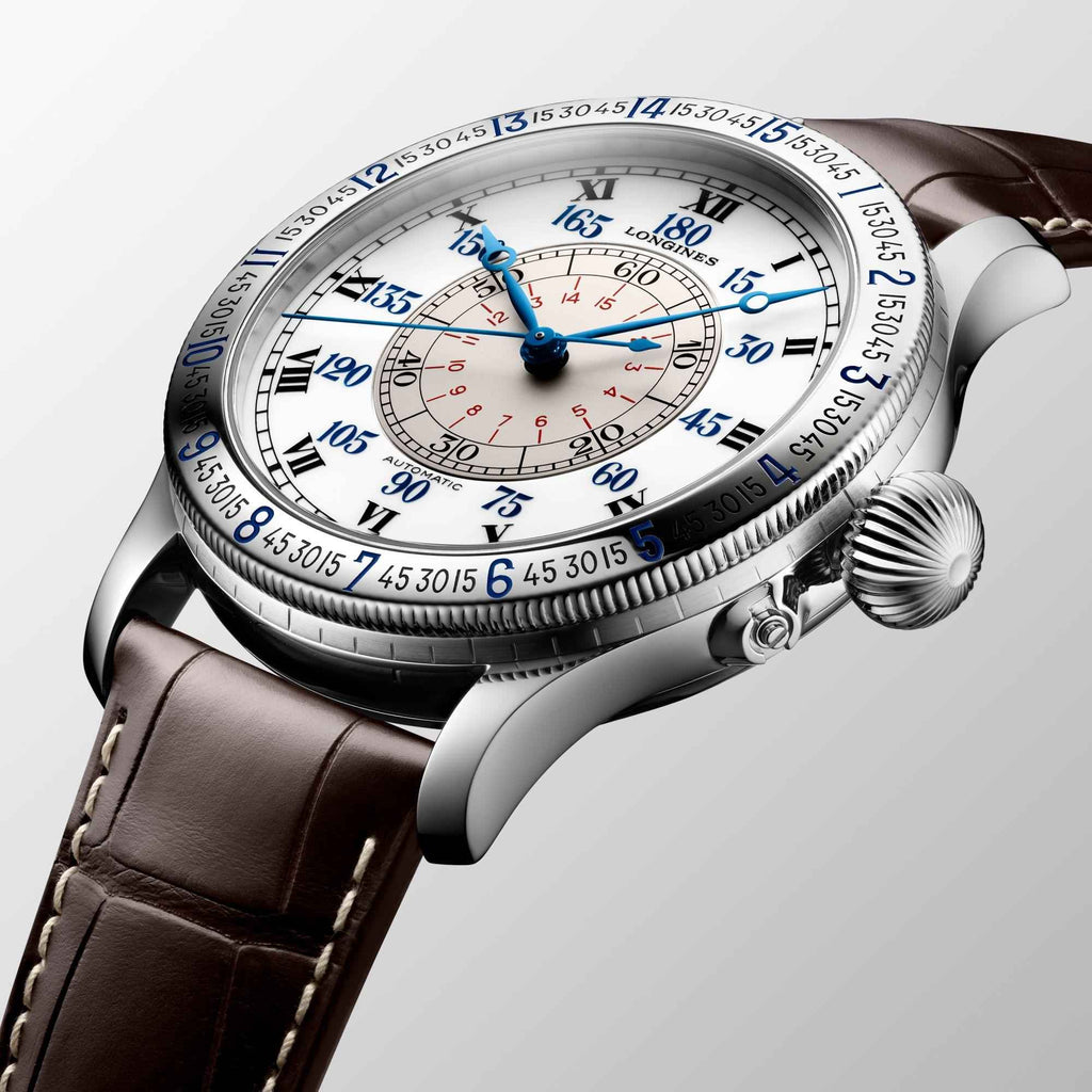 Orologio da polso con quadrante bianco e subquadranti, cassa in acciaio e cinturino marrone