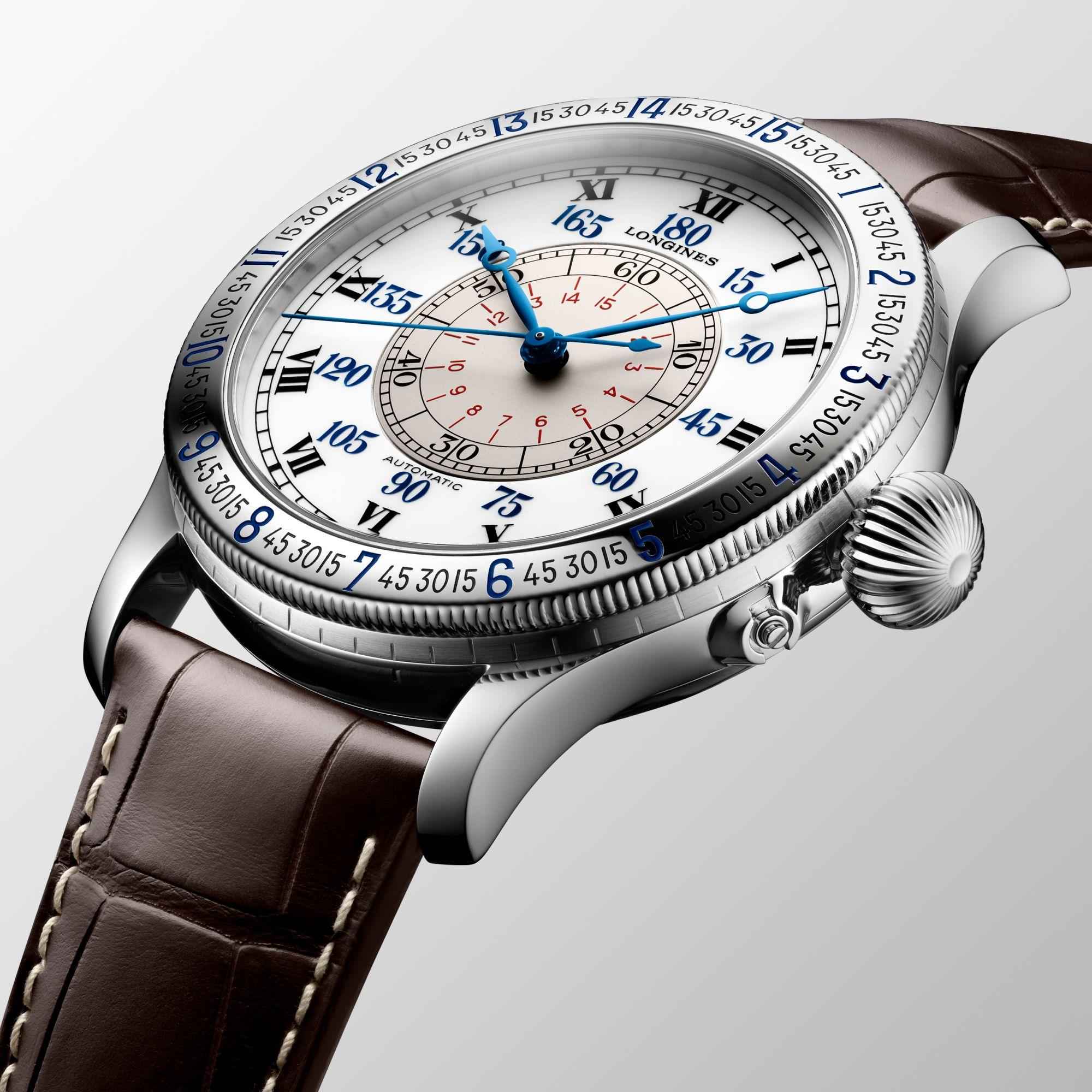 Orologio da polso con quadrante bianco e subquadranti, cassa in acciaio e cinturino marrone