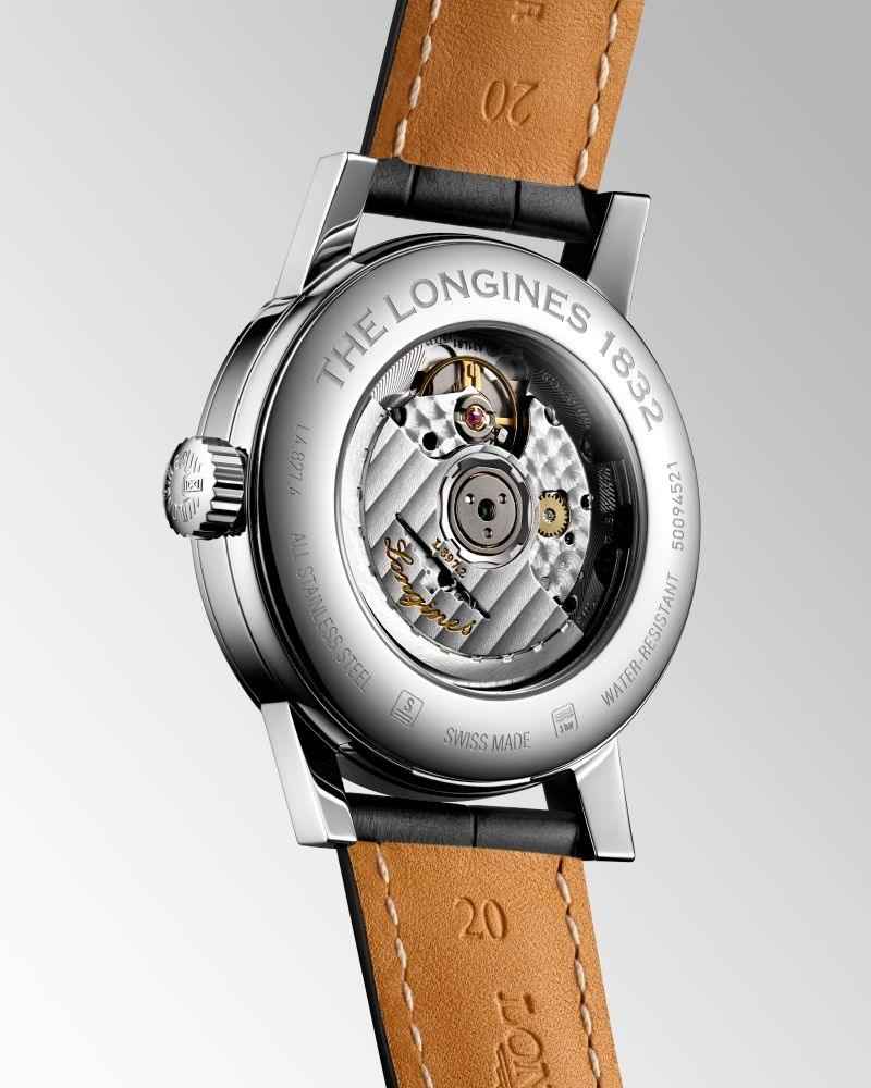 Fondello a vista dell’orologio Longines in acciaio con cinturino in pelle marrone