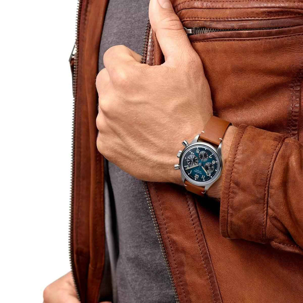 Orologio Longines BigEye 41 mm al polso con cinturino in pelle marrone