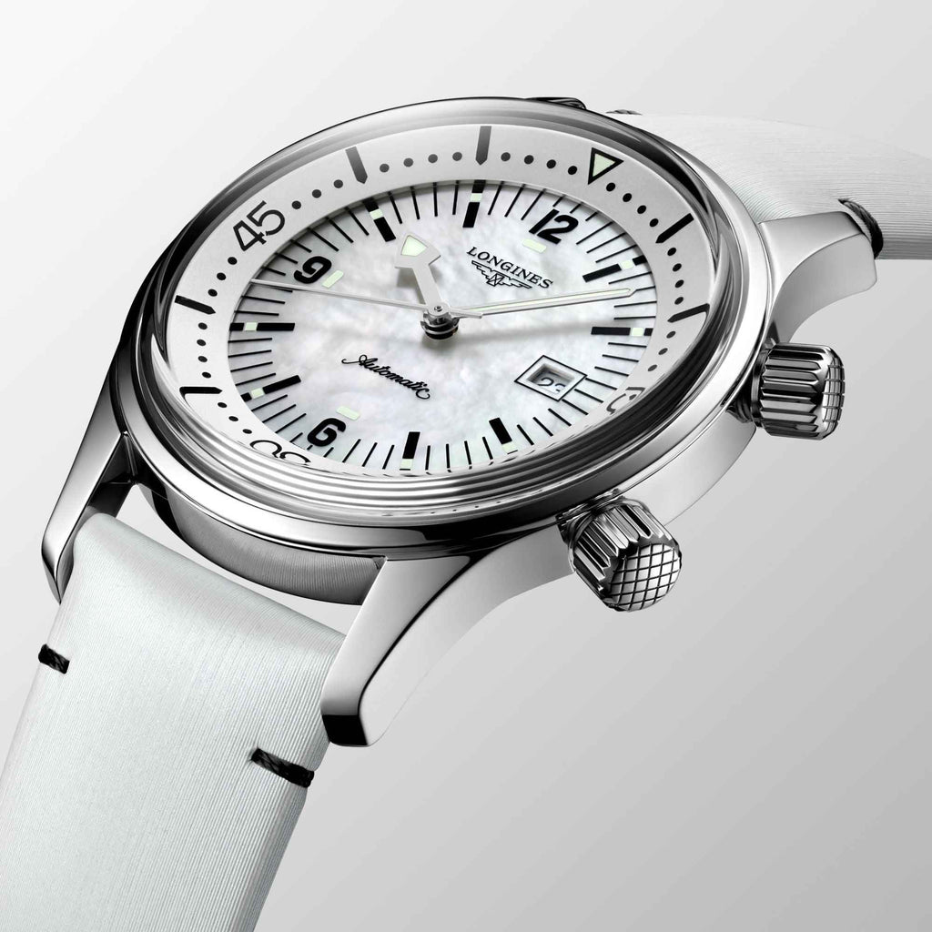 Orologio automatico con quadrante madreperla bianco, cassa acciaio e corona a vite