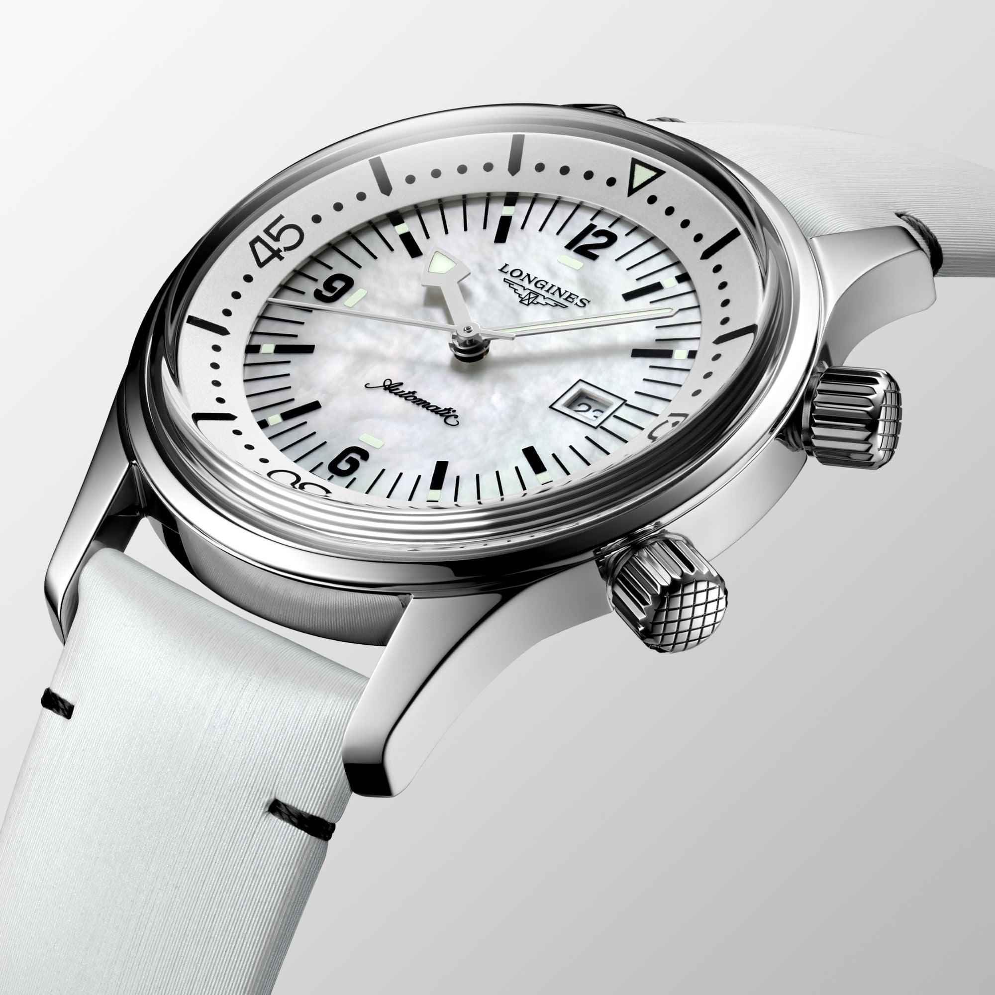 Orologio automatico con quadrante madreperla bianco, cassa acciaio e corona a vite