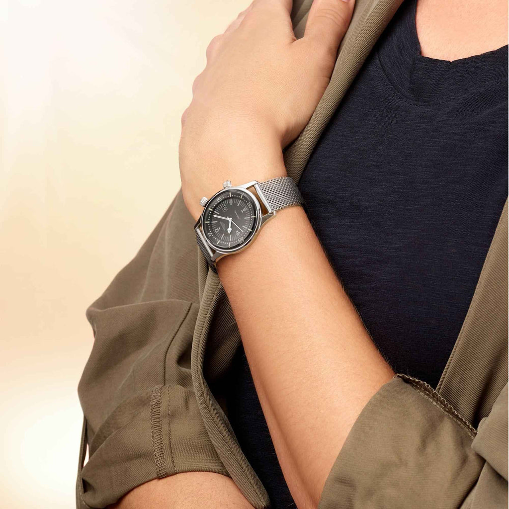 Orologio Longines Legend Diver 36mm al polso: quadrante nero, bracciale a maglia in acciaio