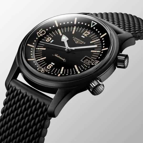 Orologio subacqueo nero 42 mm con cinturino a trama e pulsanti laterali