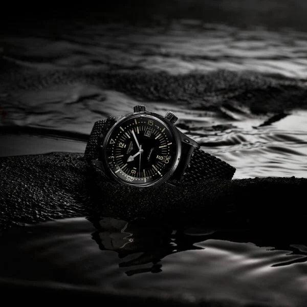 Orologio Longines nero con lunetta subacquea e cinturino in tessuto nero