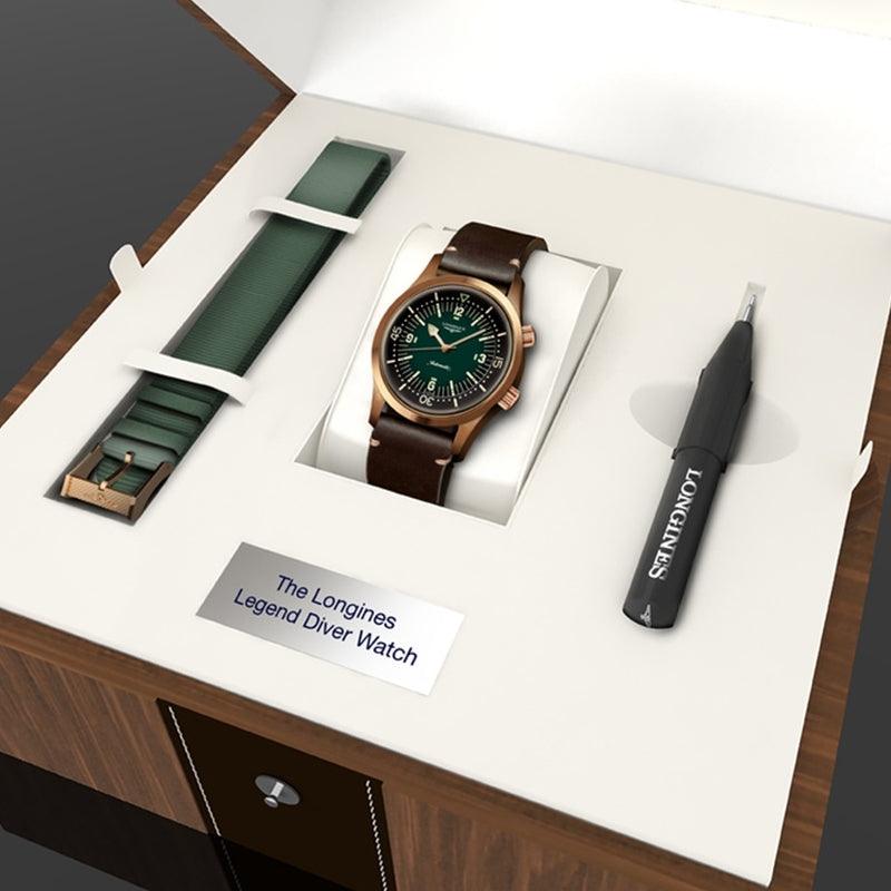 Orologio subacqueo in confezione con quadrante verde, cinturino marrone e accessori