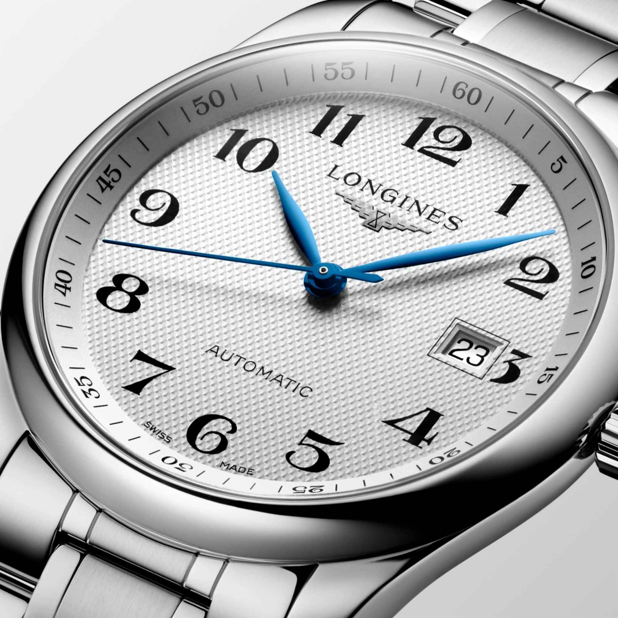 Orologio Longines con quadrante argento a trama, lancette blu e datario