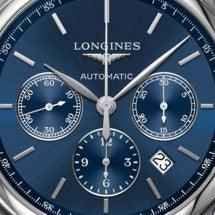 Primo piano quadrante blu con contatori cronografo e logo Longines, lancette e indici