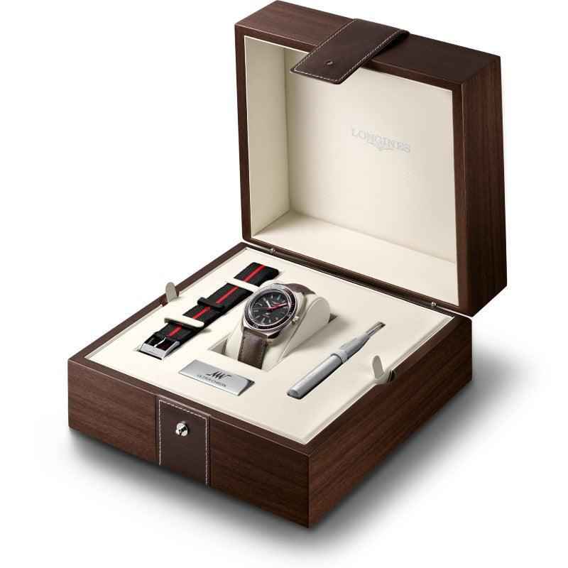 Cofanetto Longines Ultra-Chron con orologio, cinturini e accessori in custodia marrone