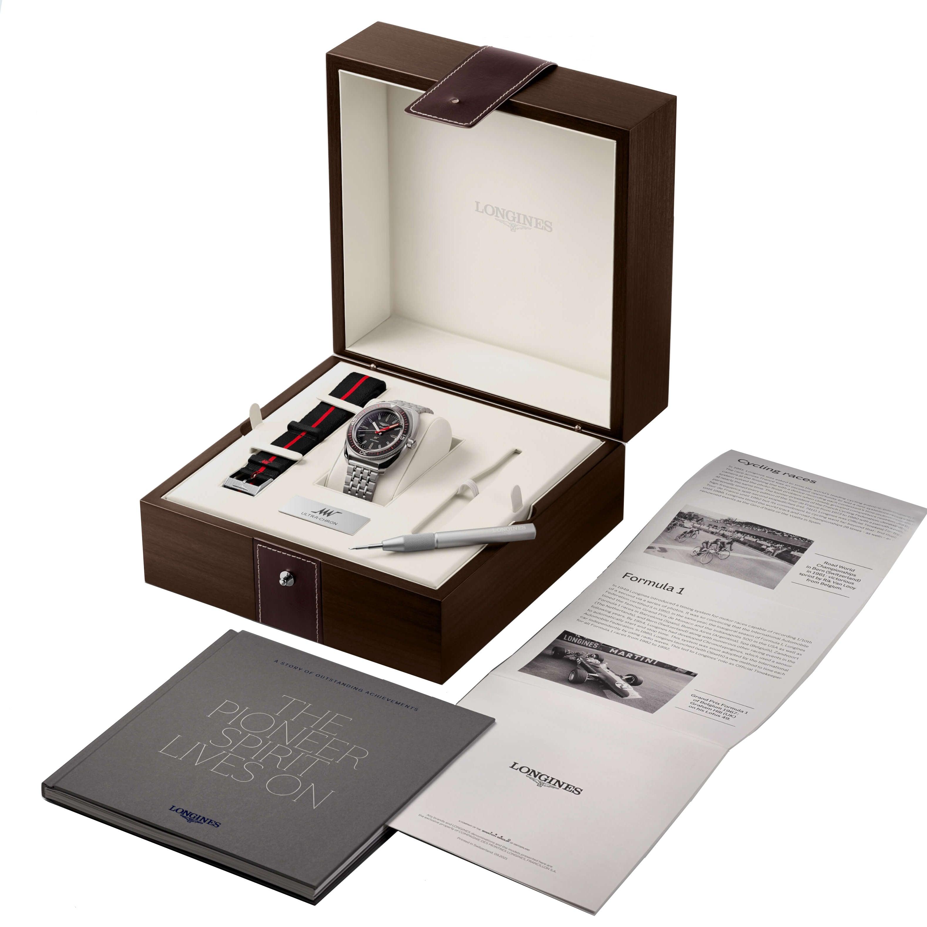 Set con orologio Longines Ultra-Chron 43 mm nero automatico, scatola aperta e documenti